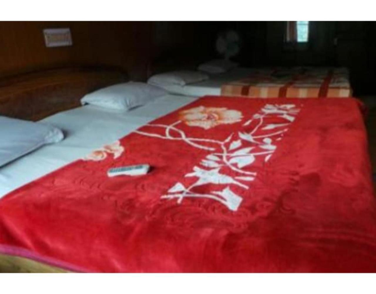 Hotel Darpan Nainital Luaran gambar